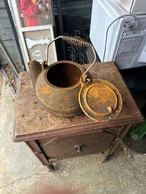Antique No. 8 Cast Iron Tea Kettle with Swivel Lid and Wire Coil Handle